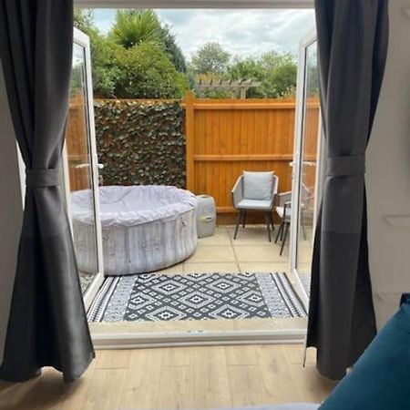 Stylish 1 Bedroom Studio Outdoor Area And Hot Tub Bournemouth Exterior photo